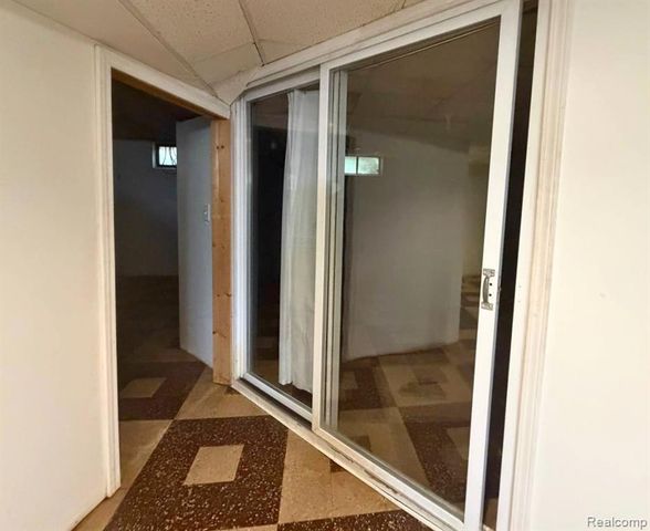 8601 Riverview Street, Dearborn Heights, MI 48127