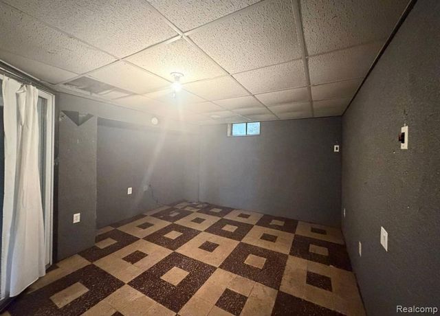 8601 Riverview Street, Dearborn Heights, MI 48127