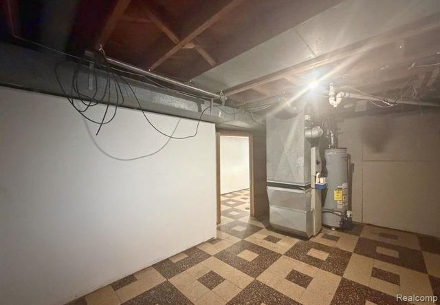 8601 Riverview Street, Dearborn Heights, MI 48127