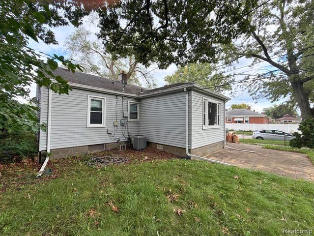 8601 Riverview Street, Dearborn Heights, MI 48127