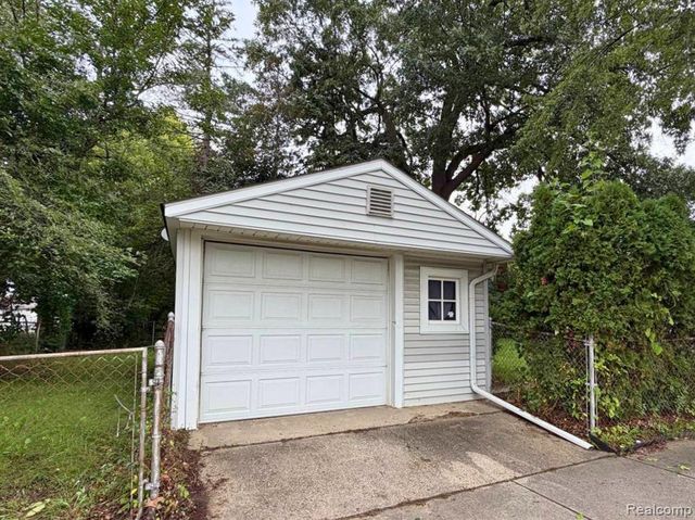 8601 Riverview Street, Dearborn Heights, MI 48127