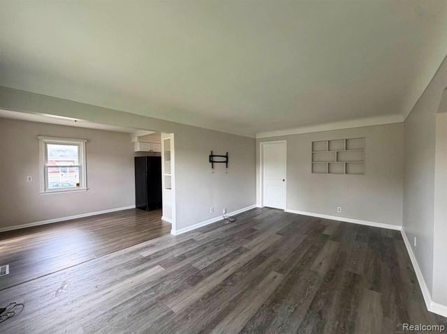 8601 Riverview Street, Dearborn Heights, MI 48127
