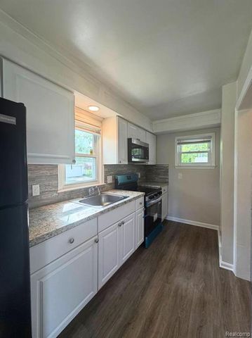 8601 Riverview Street, Dearborn Heights, MI 48127