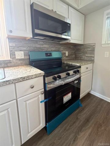 8601 Riverview Street, Dearborn Heights, MI 48127