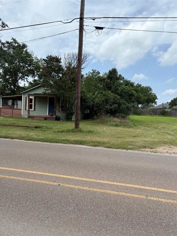 304 S Colorado Street, Whitney, TX 76692
