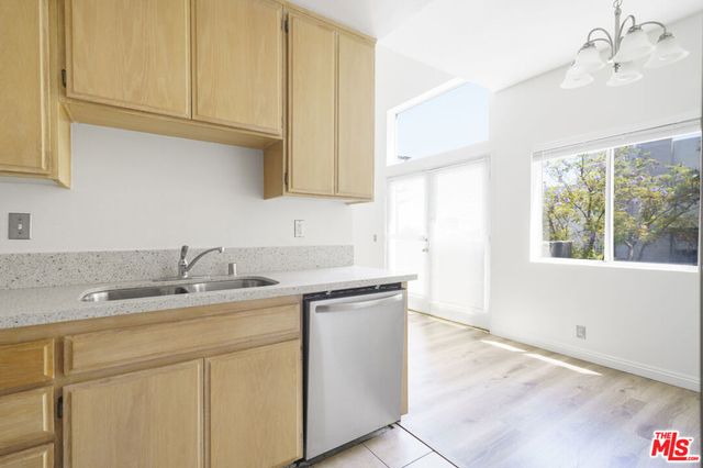 22705 Del Valle Street 6, Woodland Hills, CA 91364
