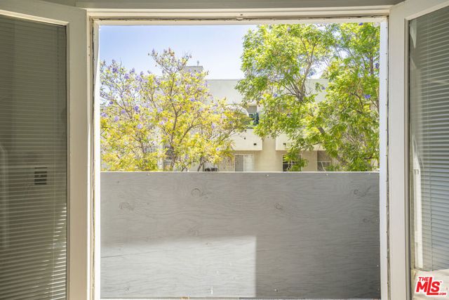 22705 Del Valle Street 6, Woodland Hills, CA 91364