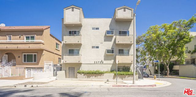 22705 Del Valle Street 6, Woodland Hills, CA 91364