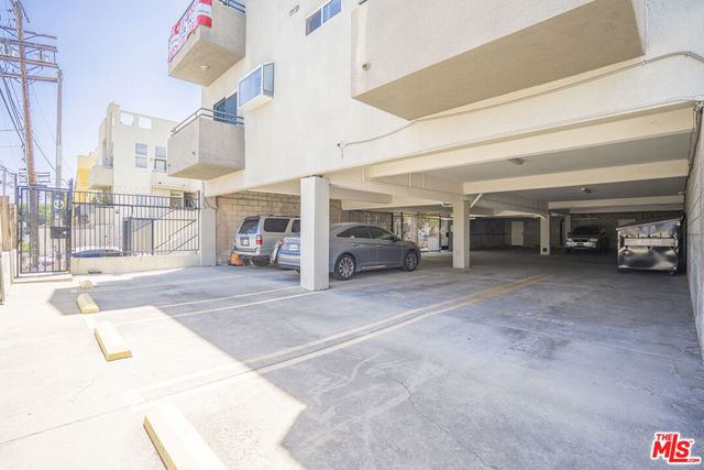 22705 Del Valle Street 6, Woodland Hills, CA 91364