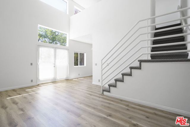 22705 Del Valle Street 6, Woodland Hills, CA 91364