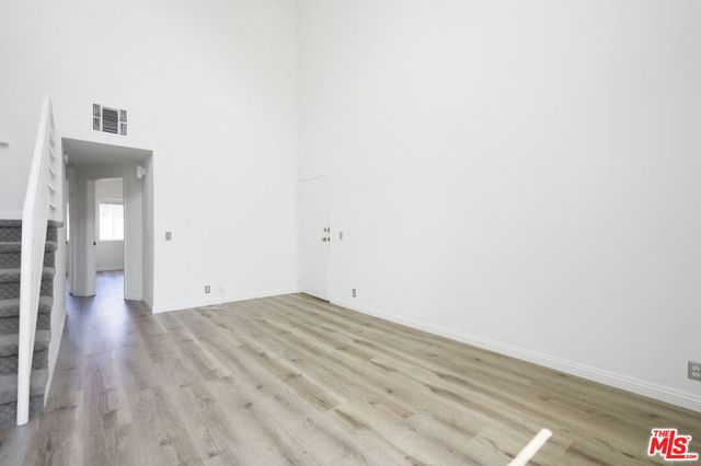 22705 Del Valle Street 6, Woodland Hills, CA 91364
