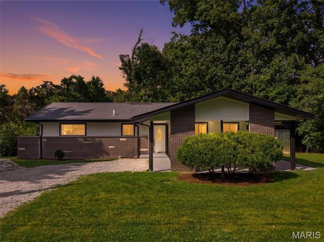 330 Hillwood Drive, Belleville, IL 62223