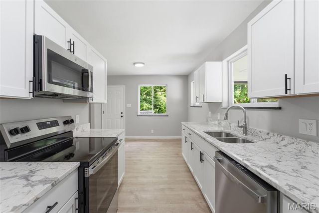 330 Hillwood Drive, Belleville, IL 62223