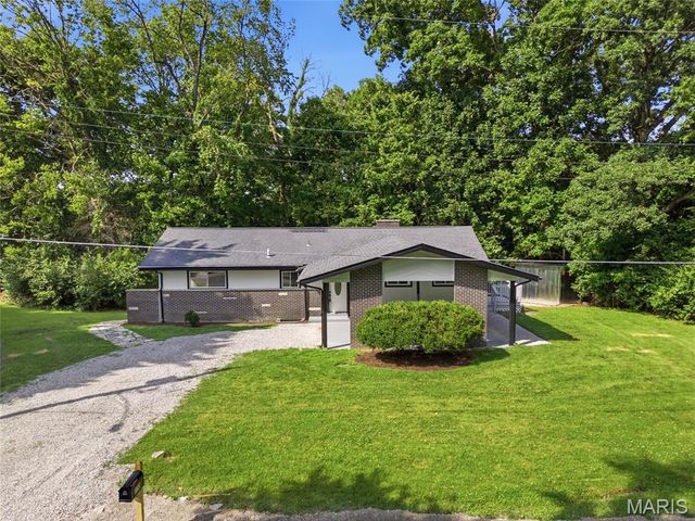 330 Hillwood Drive, Belleville, IL 62223