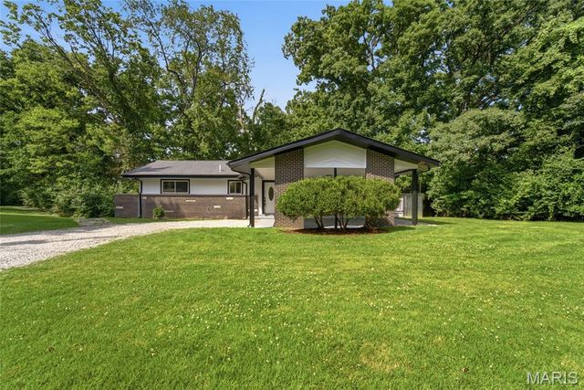 330 Hillwood Drive, Belleville, IL 62223