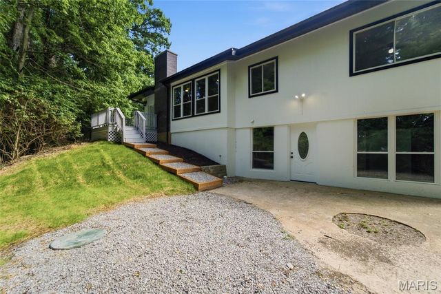 330 Hillwood Drive, Belleville, IL 62223
