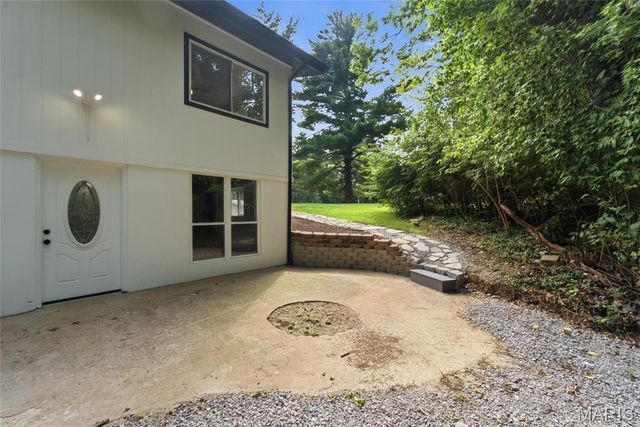 330 Hillwood Drive, Belleville, IL 62223