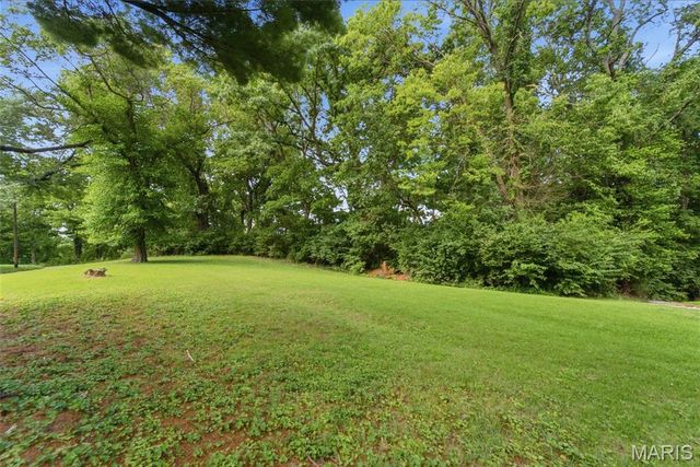 330 Hillwood Drive, Belleville, IL 62223