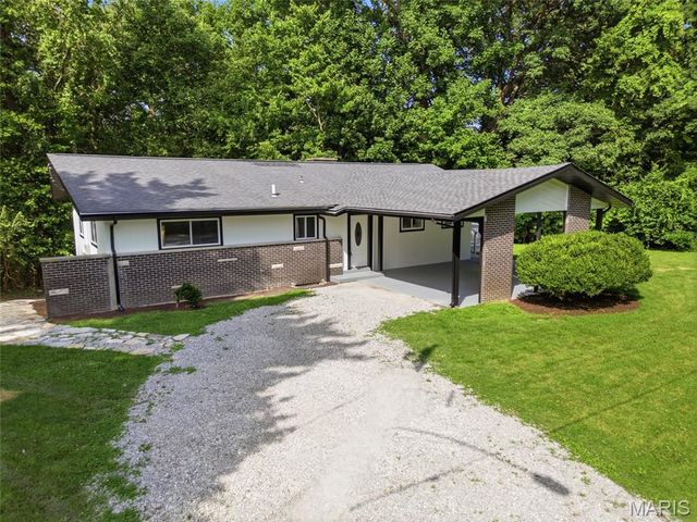 330 Hillwood Drive, Belleville, IL 62223