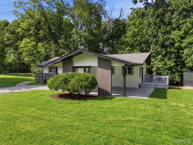 330 Hillwood Drive, Belleville, IL 62223