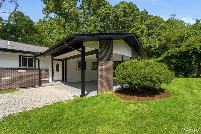 330 Hillwood Drive, Belleville, IL 62223