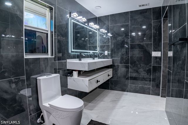 3725 SE 8th PL, Cape Coral, FL 33904