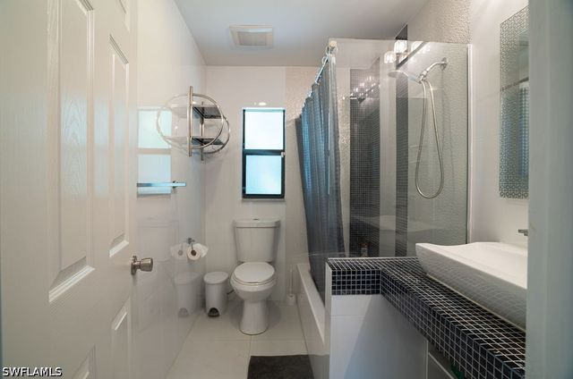 3725 SE 8th PL, Cape Coral, FL 33904