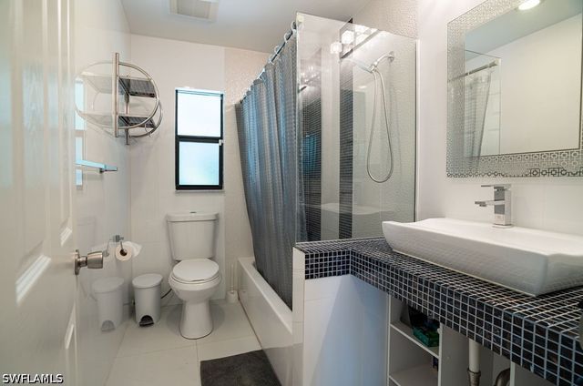 3725 SE 8th PL, Cape Coral, FL 33904