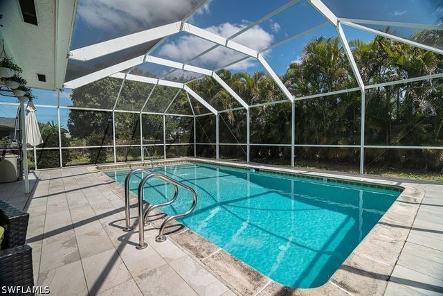 3725 SE 8th PL, Cape Coral, FL 33904