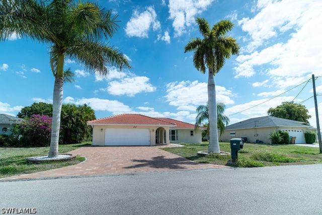 3725 SE 8th PL, Cape Coral, FL 33904