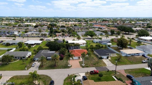 3725 SE 8th PL, Cape Coral, FL 33904