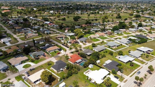 3725 SE 8th PL, Cape Coral, FL 33904