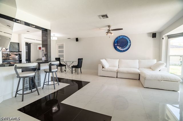 3725 SE 8th PL, Cape Coral, FL 33904