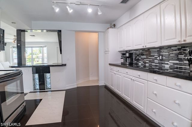 3725 SE 8th PL, Cape Coral, FL 33904