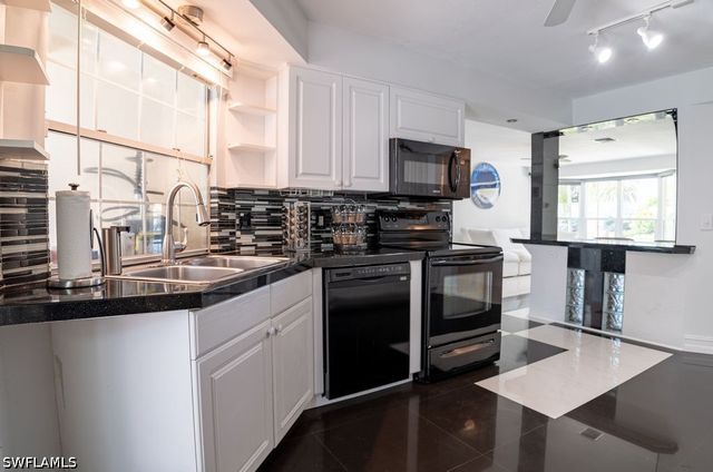 3725 SE 8th PL, Cape Coral, FL 33904