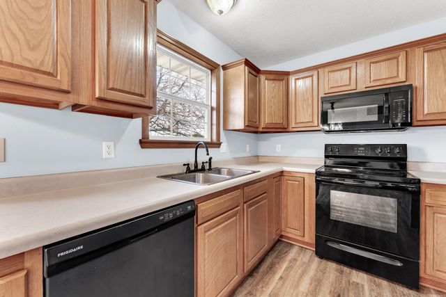 5007 N 10th Avenue, Ozark, MO 65721