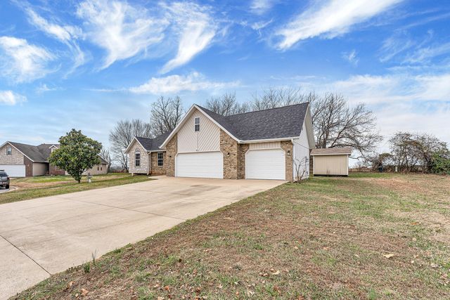 5007 N 10th Avenue, Ozark, MO 65721