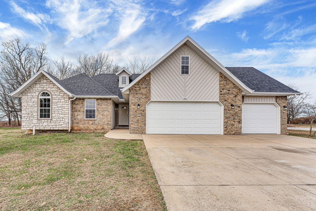 5007 N 10th Avenue, Ozark, MO 65721