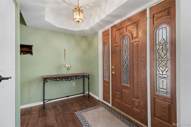 5597 Leafwood Drive, Commerce Charter Township, MI 48382