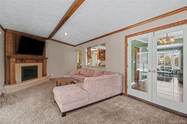 5597 Leafwood Drive, Commerce Charter Township, MI 48382