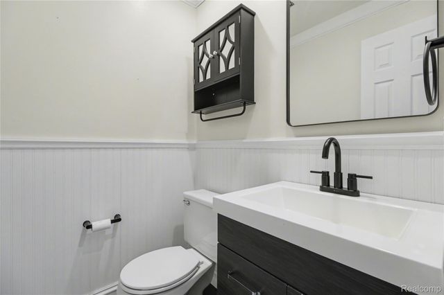 5597 Leafwood Drive, Commerce Charter Township, MI 48382