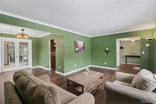 5597 Leafwood Drive, Commerce Charter Township, MI 48382