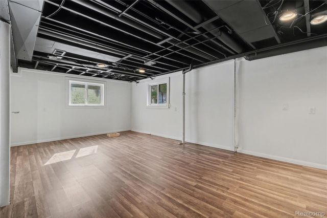 5597 Leafwood Drive, Commerce Charter Township, MI 48382