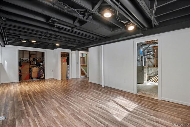 5597 Leafwood Drive, Commerce Charter Township, MI 48382