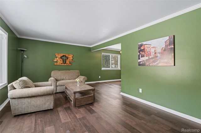 5597 Leafwood Drive, Commerce Charter Township, MI 48382