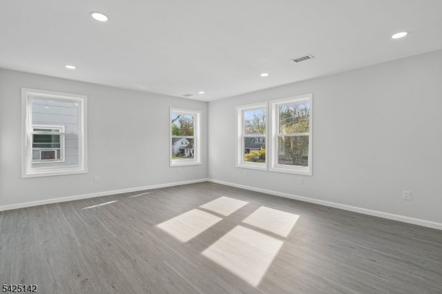 26 Hunterdon Rd, West Orange Twp., NJ 07052