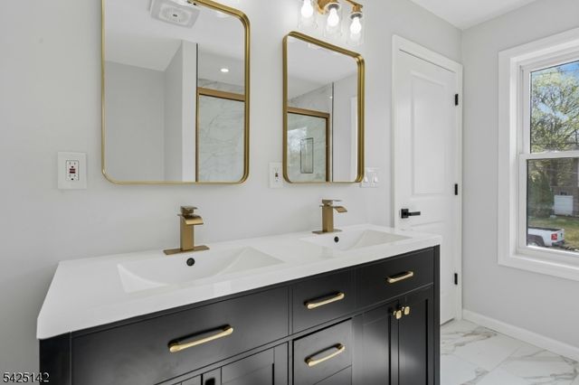 26 Hunterdon Rd, West Orange Twp., NJ 07052