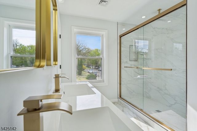 26 Hunterdon Rd, West Orange Twp., NJ 07052