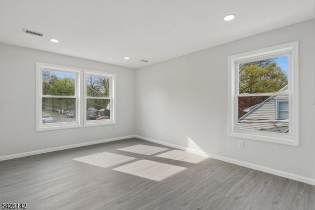 26 Hunterdon Rd, West Orange Twp., NJ 07052