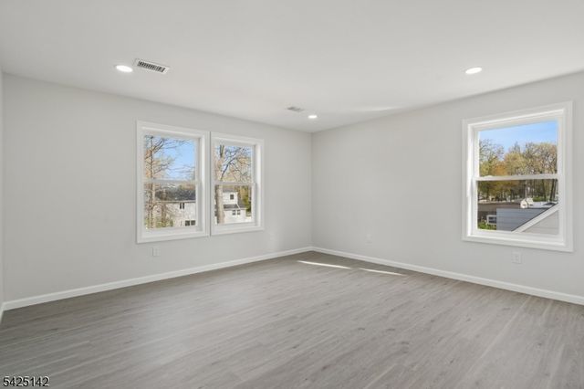 26 Hunterdon Rd, West Orange Twp., NJ 07052